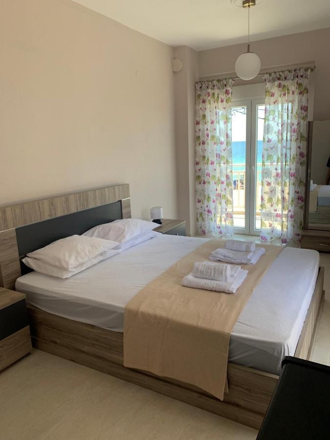 Villa "Breeze" Front To The Sea - Hakidiki Flogita Esterno foto