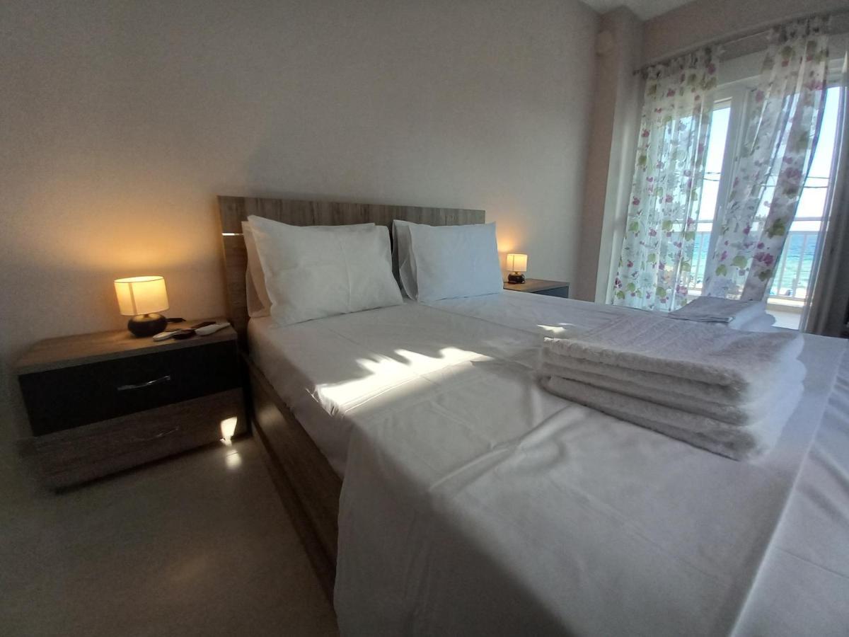 Villa "Breeze" Front To The Sea - Hakidiki Flogita Esterno foto